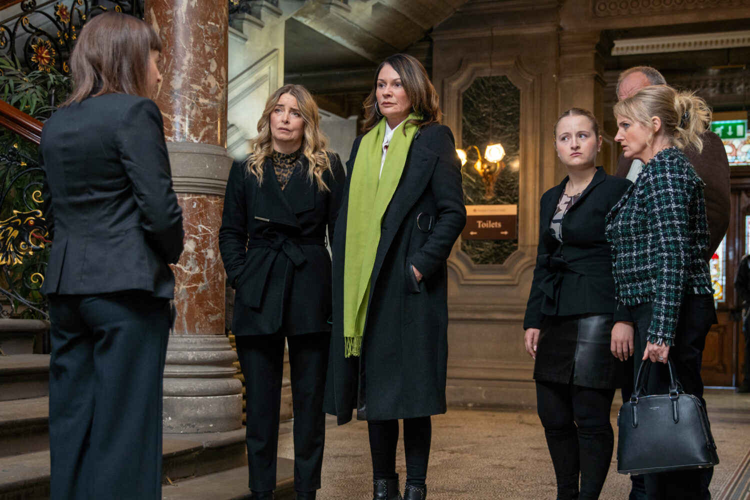 The Dingles at court