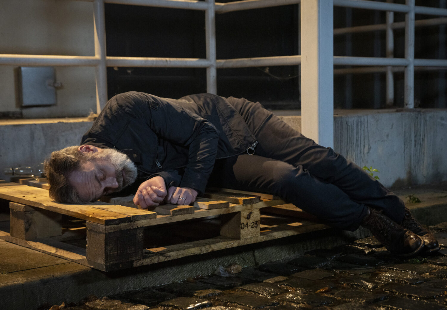 Corrie's Billy drunk and passed out