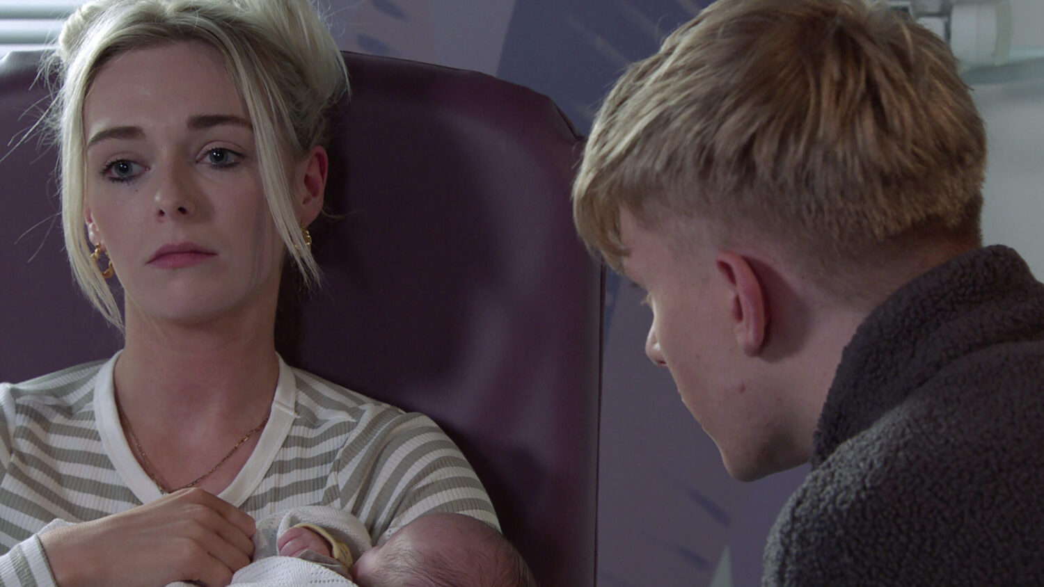 Lauren and Max talk in Coronation Street