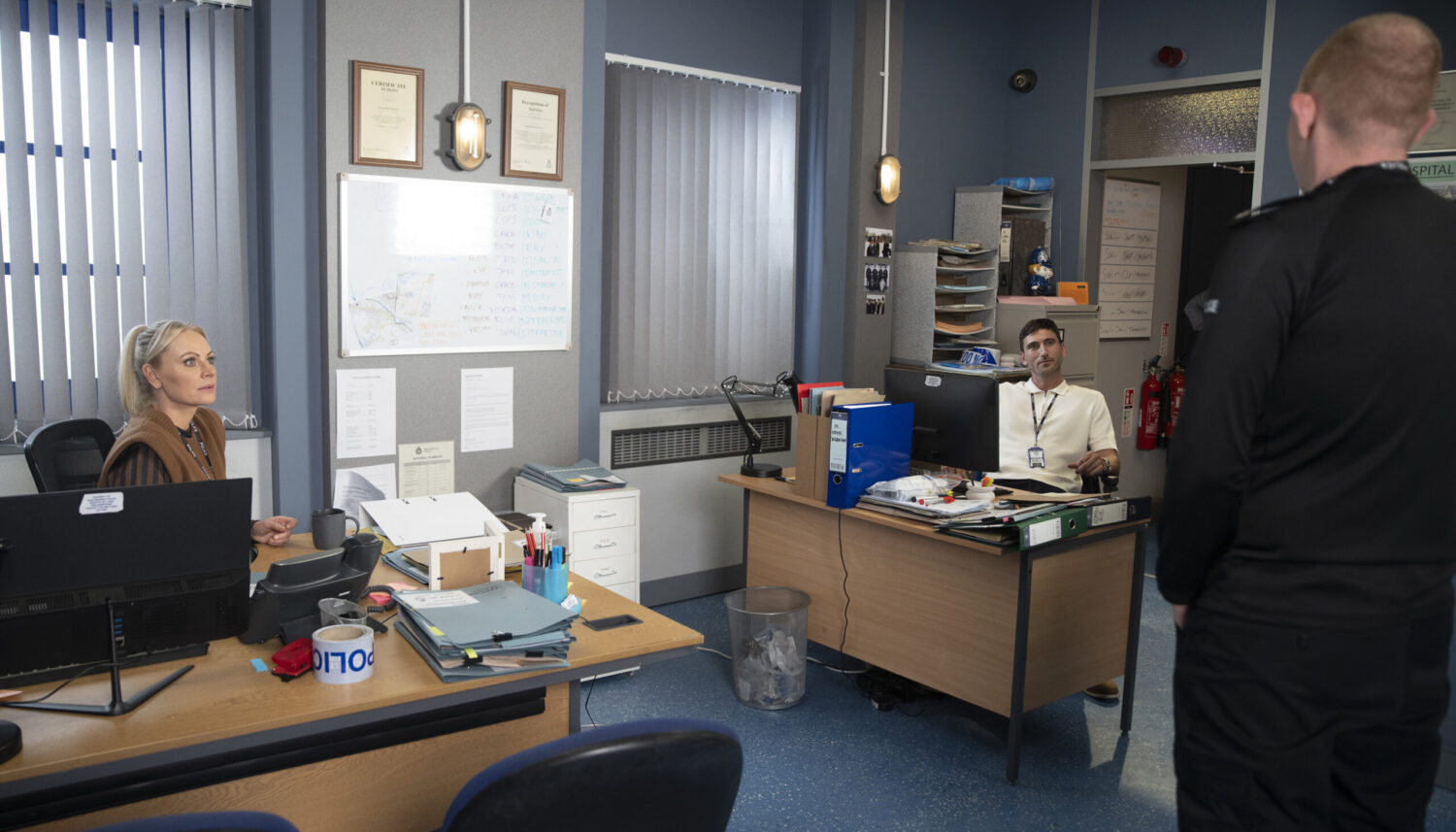 Coronation Street's Lisa and Kit are talking to Craig at the station