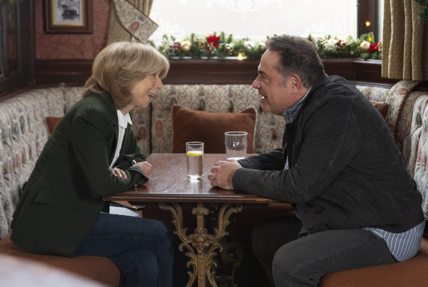 Jesse and Gail talk in the pub on Corrie