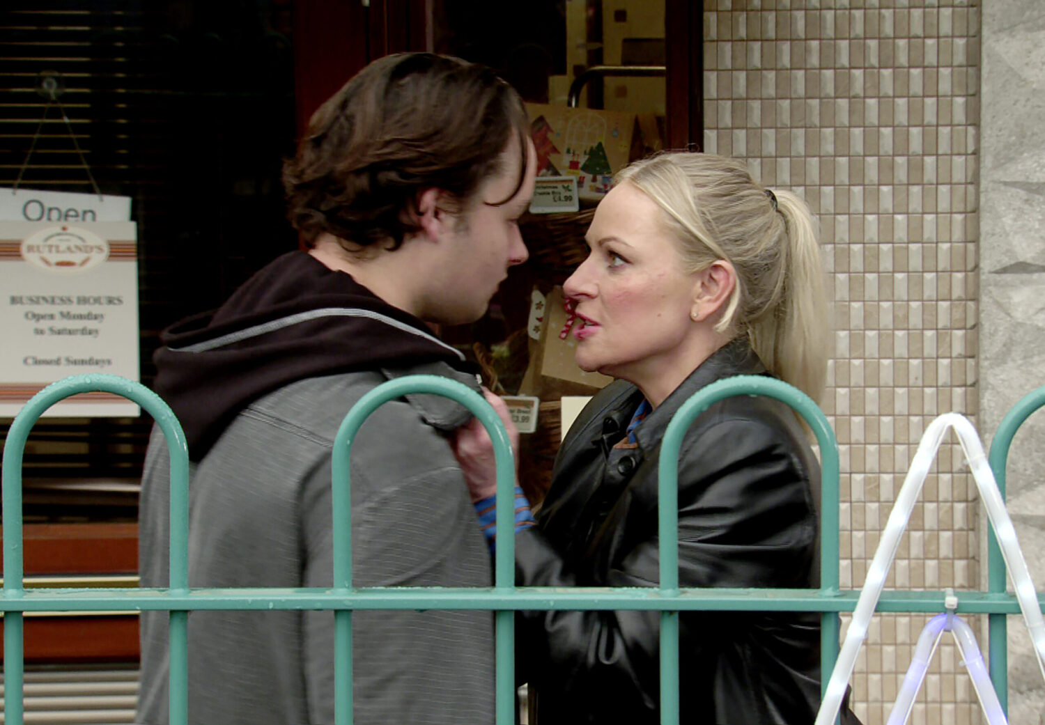 Lisa pinning onto Matty on Coronation Street