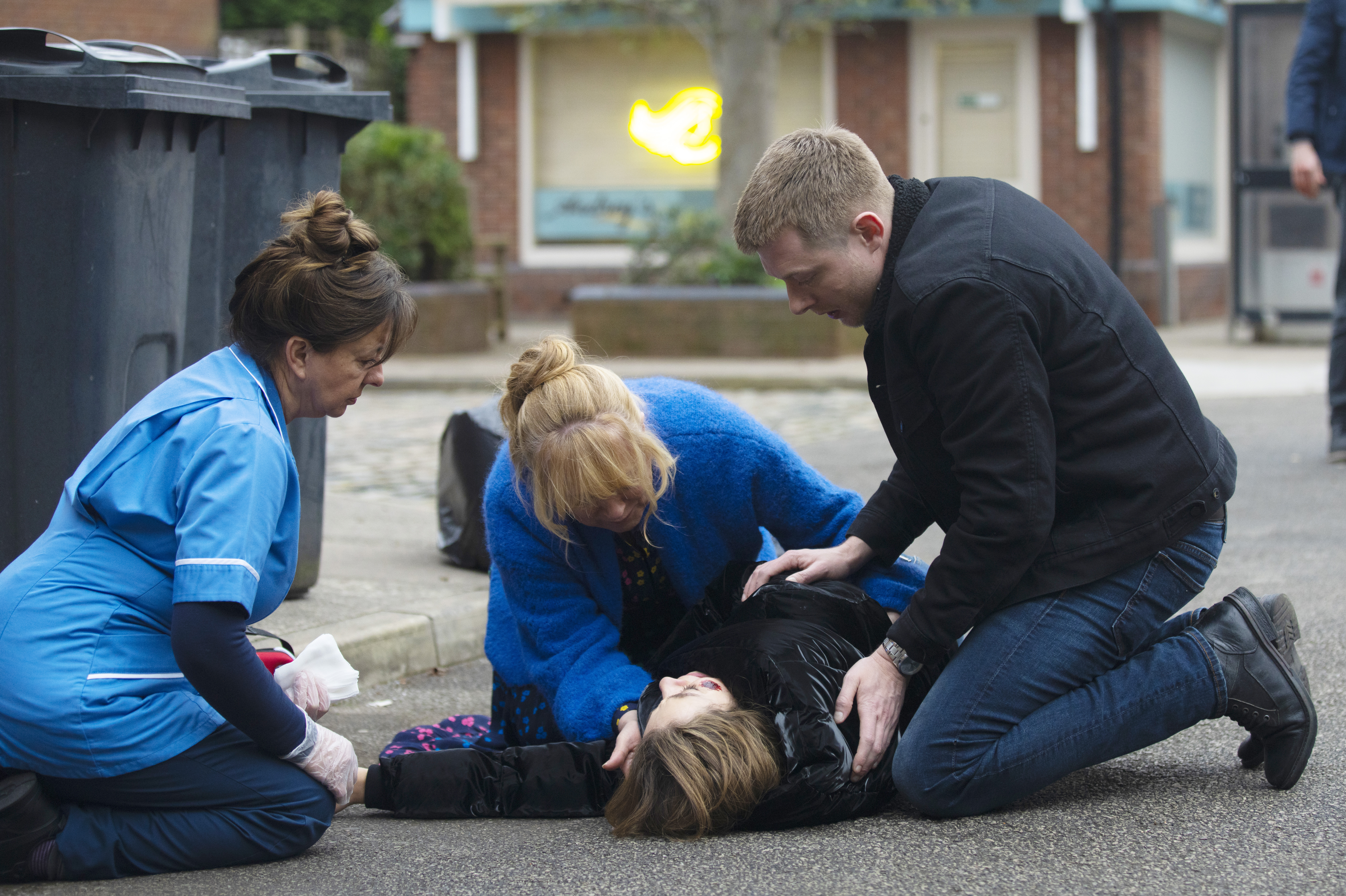 Jenny, Daniel and nurse tending to injured Daisy